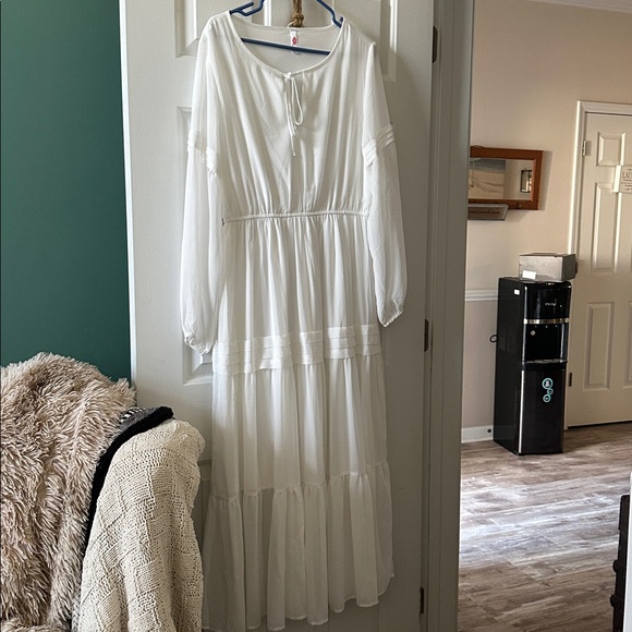 Rouge White Flowing Maxi Dress Size 10 BNWOT Elegant Boho Western - Picture 3 of 11